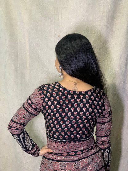 Kuhoo’s Kshitija Siyahi 🖤